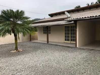 Casa com 2 Quartos para alugar, 80m² no Espinheiros, Itajaí