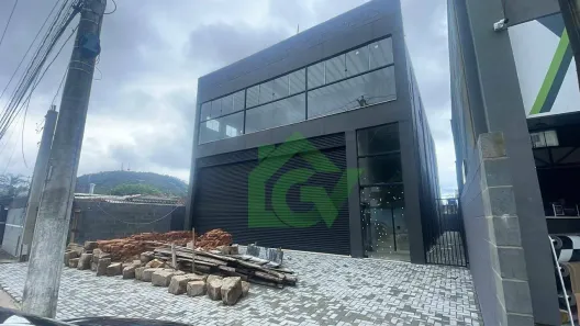 Galpão/Depósito/Armazém para alugar, 600m² no Sumaré, Caraguatatuba
