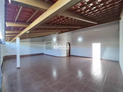 Casa com 4 Quartos para alugar, 200m² no Jaraguá, Uberlândia