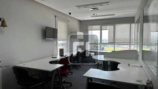 Sala Comercial para venda ou aluguel, 61m² no Sítio Tamboré Alphaville, Barueri