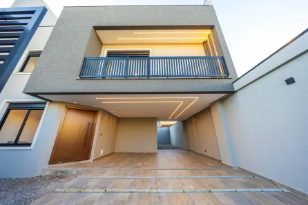 Sobrado com 4 Quartos à venda, 220m² no Cruzeiro, São José dos Pinhais