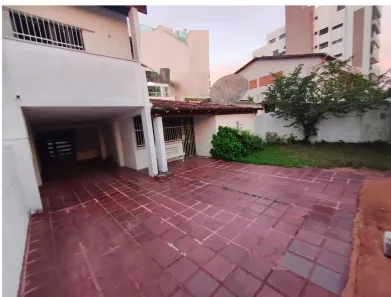 Casa com 6 Quartos para alugar, 300m² no Cavaleiros, Macaé
