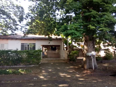 Casa com 3 Quartos à venda, 1000m² no Vila Santo Antônio, Maringá