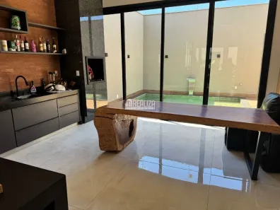 Casa com 3 Quartos à venda, 220m² no Parque das Laranjeiras, Uberaba