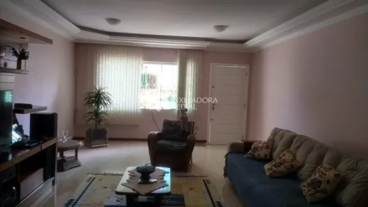 Sobrado com 4 Quartos para alugar, 400m² no Vila Scarpelli, Santo André