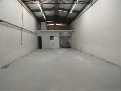 Galpão/Depósito/Armazém para alugar, 138m² no Vila Anastácio, São Paulo