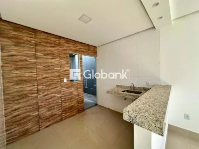 Casa com 2 Quartos para alugar, 50m² no Carmelo, Montes Claros