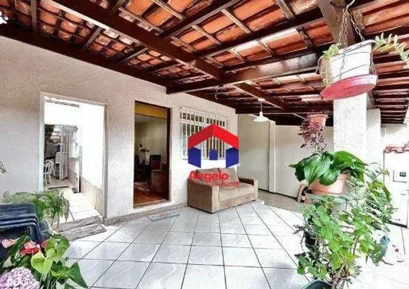 Casa com 3 quartos — Santa Mônica, Belo Horizonte