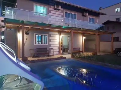Casa com 2 Quartos para alugar, 220m² no Lídia Duarte, Camboriú