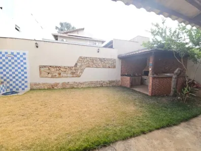 Sobrado com 3 Quartos à venda, 250m² no Loteamento Portal do Sol I, Goiânia