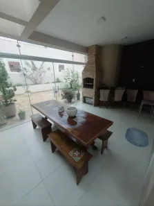 Sobrado com 4 Quartos à venda, 248m² no Jardim Independência, Taubaté