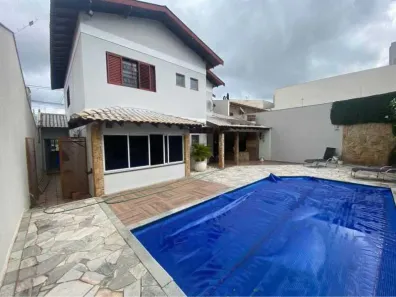 Casa com 4 Quartos para alugar, 320m² no Quebec, Londrina