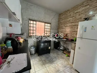 Casa com 4 Quartos à venda, 129m² no São Jorge, Uberlândia