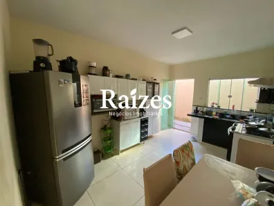 Casa com 3 Quartos à venda, 115m² no Presidente Roosevelt, Uberlândia