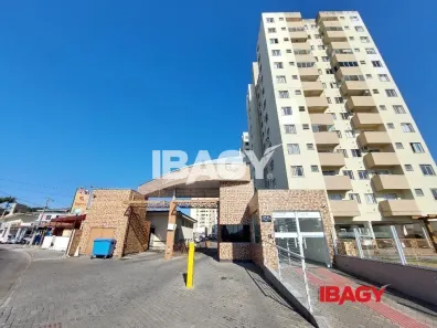 Apartamento com 3 Quartos para alugar, 71m² no Areias, São José