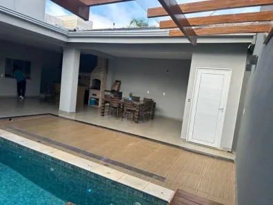 Sobrado com 3 Quartos à venda, 222m² no Granada, Uberlândia
