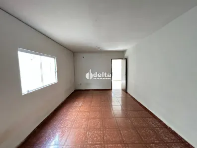 Casa com 3 Quartos para alugar, 131m² no Cidade Jardim, Uberlândia