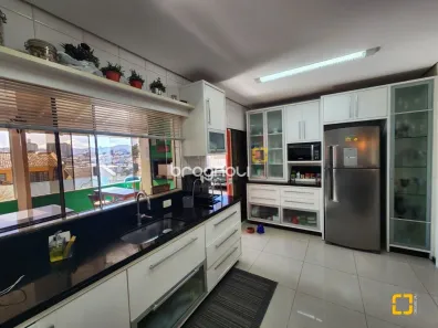 Casa com 4 Quartos à venda, 205m² no Agronômica, Florianópolis