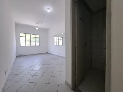 Ponto Comercial para alugar, 25m² no Campo dos Afonsos, Rio de Janeiro