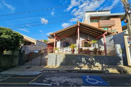 Casa com 4 Quartos à venda, 300m² no João XXIII, Muriaé