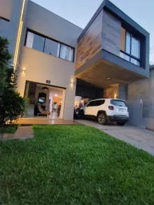 Sobrado com 4 Quartos à venda, 240m² no , Xangri-lá
