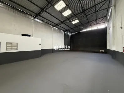 Ponto Comercial para alugar, 300m² no Dona Zulmira, Uberlândia