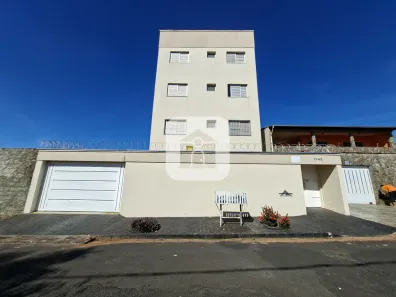 Apartamento com 2 Quartos para alugar, 92m² no Umuarama, Uberlândia