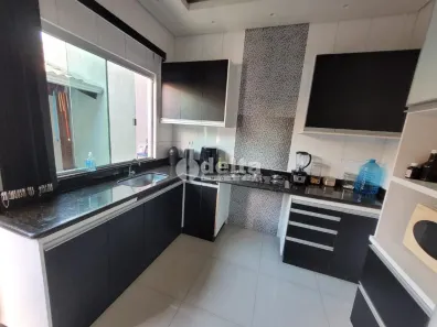 Casa com 4 Quartos à venda, 260m² no Jardim Patrícia, Uberlândia