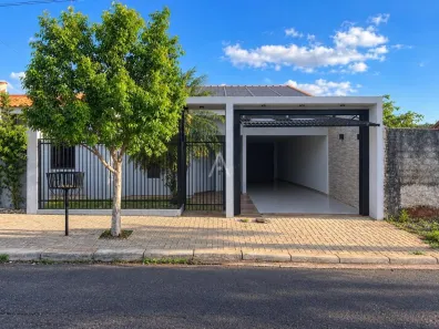 Casa com 3 Quartos para alugar, 204m² no Jardim Gisela, Toledo