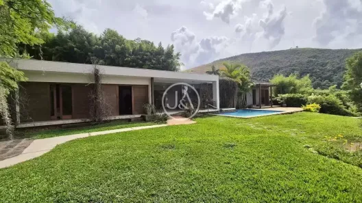 Casa com 6 Quartos à venda, 215m² no Nogueira, Petrópolis
