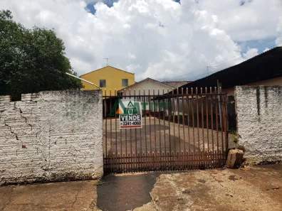 Casa com 2 Quartos à venda, 70m² no Parque Residencial Joaquim Toledo Piza, Londrina