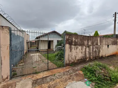 Casa com 2 Quartos para alugar, 78m² no Industrial, Londrina