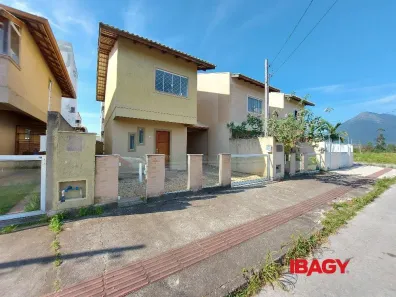 Casa com 2 Quartos para alugar, 82m² no Nova Palhoça, Palhoça