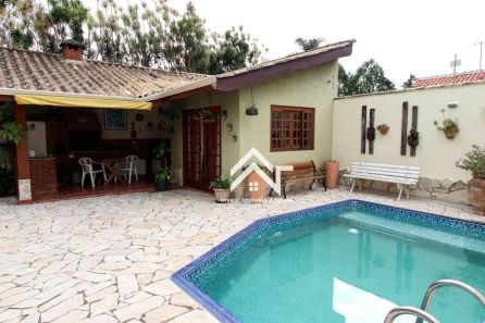 Casa com 3 Quartos para alugar, 480m² no Vila Petrópolis, Atibaia