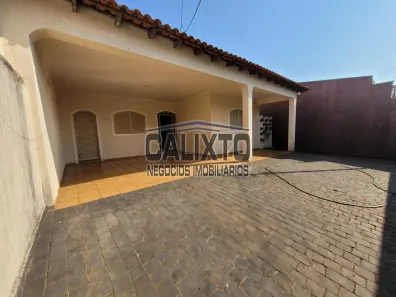 Casa com 3 Quartos à venda, 200m² no Umuarama, Uberlândia