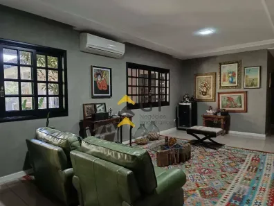 Sobrado com 3 Quartos à venda, 313m² no Universitário, Londrina