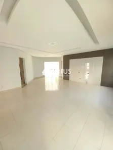 Casa de Condomínio com 3 Quartos para alugar, 260m² no Aclimação, Uberlândia