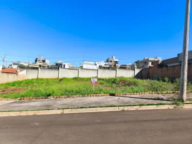 Lote/Terreno à venda, 250m² no Parque Laranjeiras, Araraquara