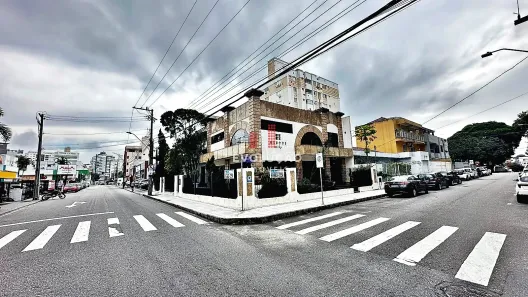 com 5 Quartos para alugar, 200m² no Campinas, São José