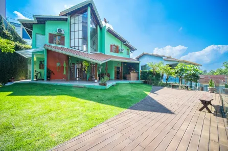Casa de Condomínio com 3 Quartos à venda, 300m² no Jardim Indaiá, Embu das Artes