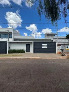 Casa com 3 Quartos para alugar, 278m² no Jardim Cidade Monções, Maringá