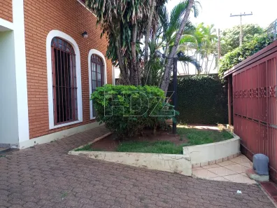 Casa com 3 Quartos para alugar, 269m² no Centro, Araraquara