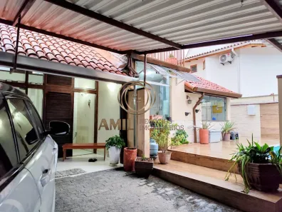 Sobrado com 3 Quartos à venda, 250m² no Indaiá, Caraguatatuba