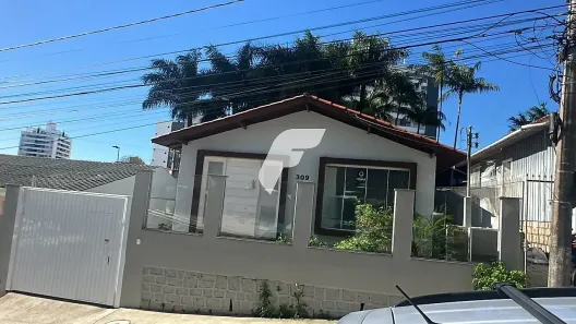 Casa com 3 Quartos à venda, 129m² no Barreiros, São José