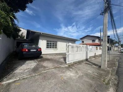 Casa com 2 Quartos à venda, 107m² no Barreiros, São José