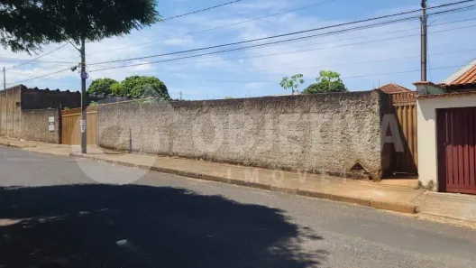 Lote/Terreno à venda, 990m² no Custódio Pereira, Uberlândia