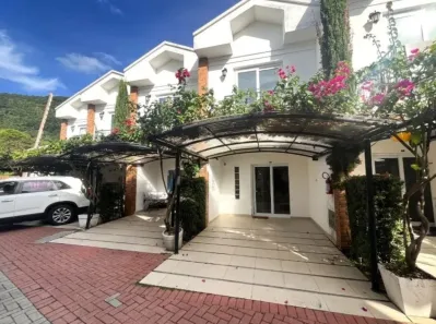 Casa de Condomínio com 2 Quartos à venda, 73m² no Armação do Pântano do Sul, Florianópolis