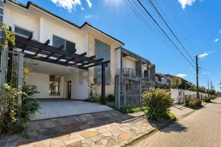 Casa de Condomínio com 5 Quartos à venda, 250m² no Hípica, Porto Alegre