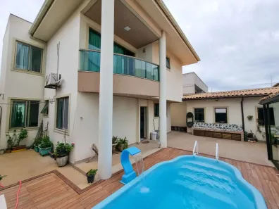 Sobrado com 3 Quartos à venda, 327m² no Interlagos, Vila Velha