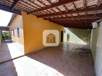 Casa com 3 Quartos para alugar, 80m² no Jardim Canaã, Uberlândia